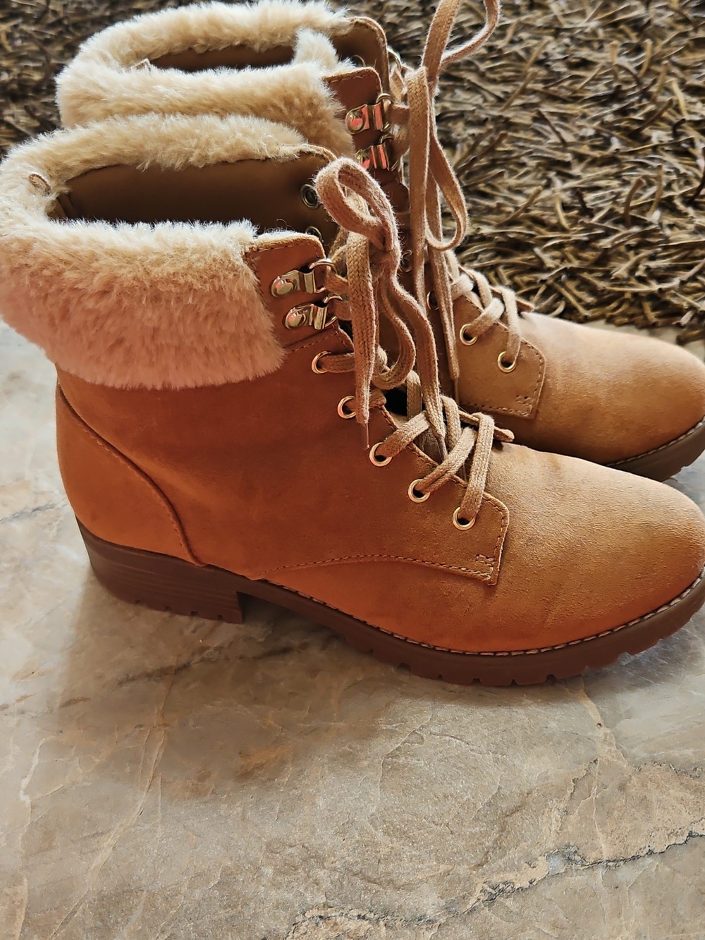 Faux-Fur Lined Tan Women’s Lace-Up Ankle Boots Size 8 - Picture 3 of 9